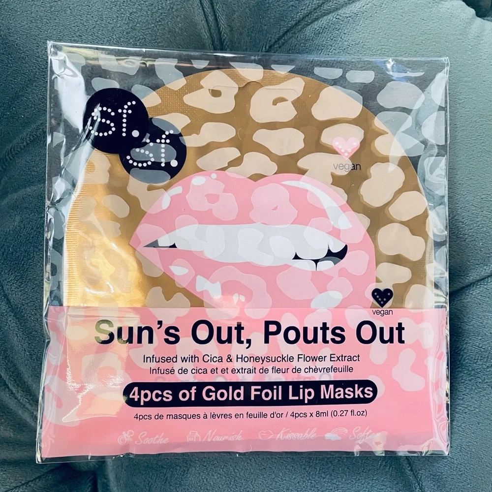 ⭐️ $10 - SF GLOW SKINCARE SUNS OUT, POUTS OUT (SET OF 4) LEOPARD PRINT LIP MASKS